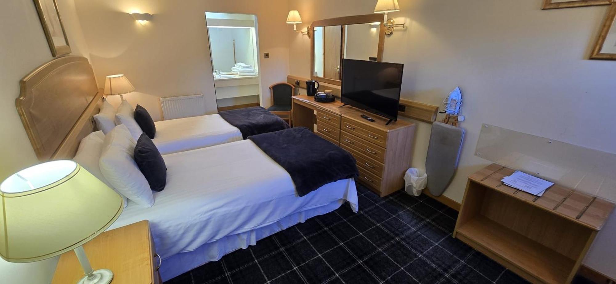 The Red Lion Tavern Fochabers Luaran gambar